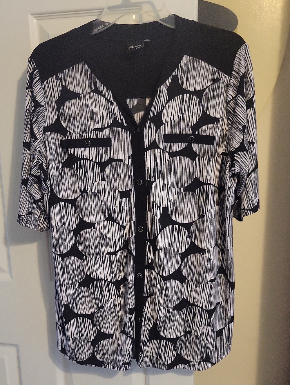 Elie McCarthy Sz1X Black & White Short-Sleeve Button Front Blouse